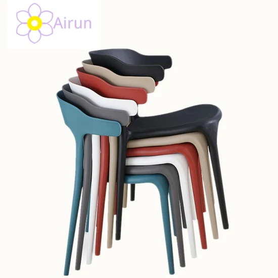Chaise en plastique bleue empilable de style moderne célèbre de conception simple